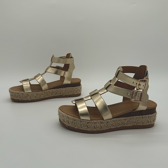 Soda Women Gold Sandals Size 8 M Height: 2.25 inch - Picture 1 of 16